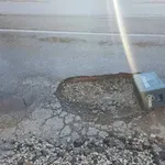 Ulcinjski "asfalt od papira": Milionsku investiciju drži gajba piva