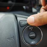 Naizgled bezazlena navika koja može biti izuzetno opasna u vožnji u zimskim uslovima