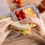 Koje namirnice nije preporučljivo da držite u plastičnim posudama