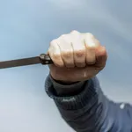 Učenik nožem izbo nastavnicu u školskom dvorištu