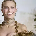 Apsolutni spektakl Margo Robi u Londonu: Nosila repliku narukvice napravljene od kose Emili Bronte