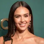 (FOTO) Džesika Alba i u petoj deceniji izgleda kao djevojčica