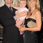 (FOTO) Pukao brak zbog Epstina: Pjevačica se razvodi, muž se dopisivao sa njim