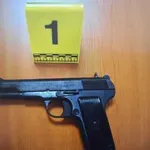 Policija Rožajama tokom pretresa pronašla i oduzela pištolj i tablete sa liste opojnih droga