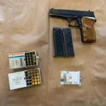 UP: U pretresima u Zeti i Tuzima oduzeta dva pištolja, municija, balistički prsluk i blindirana vozila