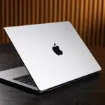 Apple sprema revoluciju: MacBook sa iPhone čipom stiže sledećeg mjeseca u duginim bojama