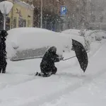 (FOTO) Meteo alarm širom Evrope: Slovenci bez struje, more ušlo u kuće u Hrvatskoj, lavina zatrpala autobus u Austriji