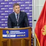 Huter: Ne možemo ćutati na konstantno vrijeđanje Crnogoraca i Crnogorki