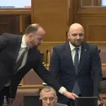 (VIDEO) Napeto u Skupštini: Nikolić isključio mikrofon Božoviću, sjednica prekinuta