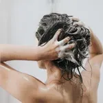 Evo koliko tačno minuta bi trebalo da ostavimo šampon na kosi prije ispiranja