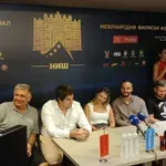 Kad porodična komedija postane prava avantura: Glumac u ledenoj vodi, pad sa mosta i Hitna pomoć na setu