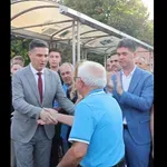 Otkazana sala Fakulteta umetnosti u Knjaževačkoj, Lazarević govorio o NATO agresiji ispred zgrade, pa nastavio skup u Mesnoj zajednici