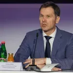 Pare za "pomoć građanima" iz Akcionarskog fonda - umesto Dinkićevih 1000 stiže Vučićevih 50 evra