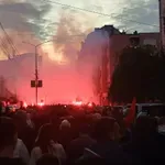 Članovi, pristalice SNS i građani u šetnji Nišem pružili podršku Vučiću