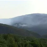 Gust dim nad Suvom planinom - četvrti dan borbe sa vatrom, vetar najveći problem za vatrogasce