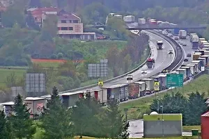 Dars: Četrtkovi zastoji na primorski avtocesti so bili posledica italijanskega praznika