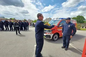 Novogoriški poklicni gasilci prevzeli novo hitro tehnično reševalno vozilo in cisterno (FOTO)