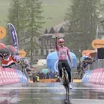 Vodilni Tadej Pogačar najboljši tudi v 16. etapi kolesarske dirke po Italiji