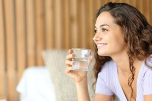 S pitjem vode hujšamo tudi do 50 odstotkov hitreje