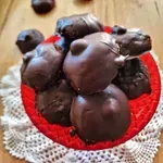 Κουραμπιέδες φουντουκιού με επικάλυψη σοκολάτας