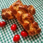 Τσουρέκια φόρμας γεμιστά με σοκολάτα