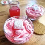 Εύκολο cheesecake λουκούμι στο ποτήρι