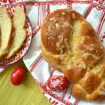 Τσουρέκια χωρίς ζάχαρη μόνο με μέλι