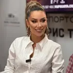 Euforija u Skoplju! Tea Tairović održala konferenciju povodom koncerta, a onda su je iznenadili oni! Pevačka zvezda se rasplakal (FOTO+VIDEO)