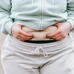 OKAMŽITÁ ÚLEVA! Jak se navždy ZBAVIT NADÝMÁNÍ: Tento Přírodní TriK Funguje ZARUČENĚ! „Už žádné VYPULENÉ břicho!“