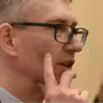 Na vrhu SDH: poskrbljeno za vrhunske plače, rulajo intimne zveze, sicer pa kaos