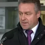 Bivši visoki policijski uradnik iz Golobovega kabineta, ki naj bi sledil šefom Petrola, naredil kariero prek Darka Njavra