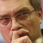 Privilegirana zakonca: bivši urednik Mladine in šefinja kabineta. Po aferi z njegovo ženo še sporna zaposlitev na Darsu.