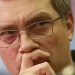 Privilegirana zakonca: bivši urednik Mladine in šefinja kabineta. Po aferi z njegovo ženo še sporna zaposlitev na Darsu.