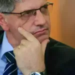 Ozadje grotesknega Poklukarja: kako so pri nabavi vnaprej izbranih helikopterjev določali člane razpisne komisije