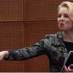 Pripravljena zamenjati stran, ker zdaj razmišlja o denarju. Jo pa tudi hudo moti, da Tina Gaber postaja prvi obraz Svobode.