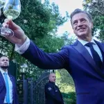 Mediji ne bodo drezali, a davkoplačevalci imajo pravico vedeti: varovanje poroke daleč presegalo varovanje predsednika vlade