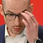 To ni Hanova parodija, je kruta realnost: 2 tezi, zakaj je Vatovec izdal Levico in postal prvi politik, prodan skupaj z ženo