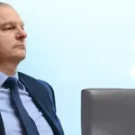 Rošade pred volitvami: potihoma zamenjal službo tudi mož, ki je požegnal Senada Jušića. Umika se krog Golobovega šefa NPU