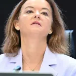 Potrjeno: Žbogarjev ameriški luksuz in kako se tudi službeni urnik Tanje Fajon podreja terminom pri newyorškem frizerju