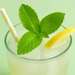 Pozabite na led in sladkor: 5 trikov za limonado, ki je res nizkokalorična