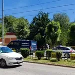 DOJAVA O BOMBAMA U VRANJSKIM ŠKOLAMA: Policijske ekipe na terenu