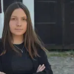 Nedopustivo ometanje u radu, uvrede i pretnje upućene novinarki Dejani Cvetković tokom izveštavanja sa protesta u Surdulici