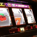 Građani na tiketu, država na rekordnom dobitku: Srbi više daju za kocku, nego za nameštaj