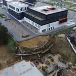 Zemljište se ne smiruje: Odron u Kragujevcu stigao do zgrade Centra izvrsnosti