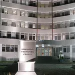 Službe u raljama medija