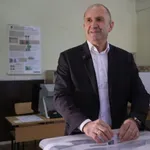 Izbori u Bugarskoj: Pobeda Rumena Radeva, dobijeno više od polovine mandata u parlamentu