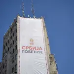 Protest zbog bilborda „Srbija pobeđuje“ na Palati Albanija