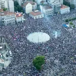 Protest na prepunoj Slaviji: Najmanje 100.000 ljudi, provokacije, sukobi i hapšenja