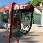 Zombiji na trotoaru: Dokle će po Srbiji stajati Halo govornice?