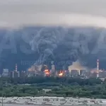 Ukrajina izvela masovni napad dronovima na Moskvu, gori rafinerija (video)